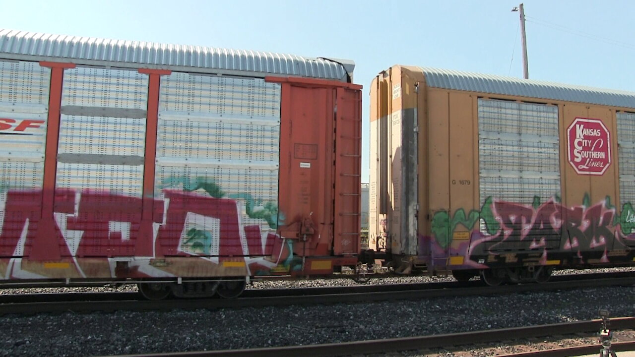 CN 8916, CN 2662, CN 2678 & CN 2663 Locomotive Engines Manifest Train Eastbound In Ontario