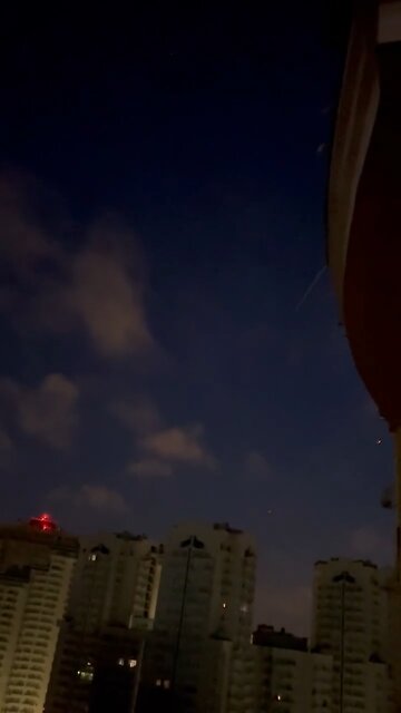 #Ukraine under #Russian attack right now in #Kiev Heavy fighting continues into the early morning.