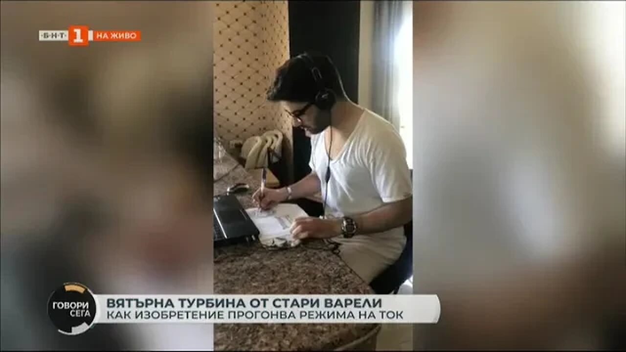 Млад ливанец произвежда електричество с вятърна турбина заради режима на тока в страната