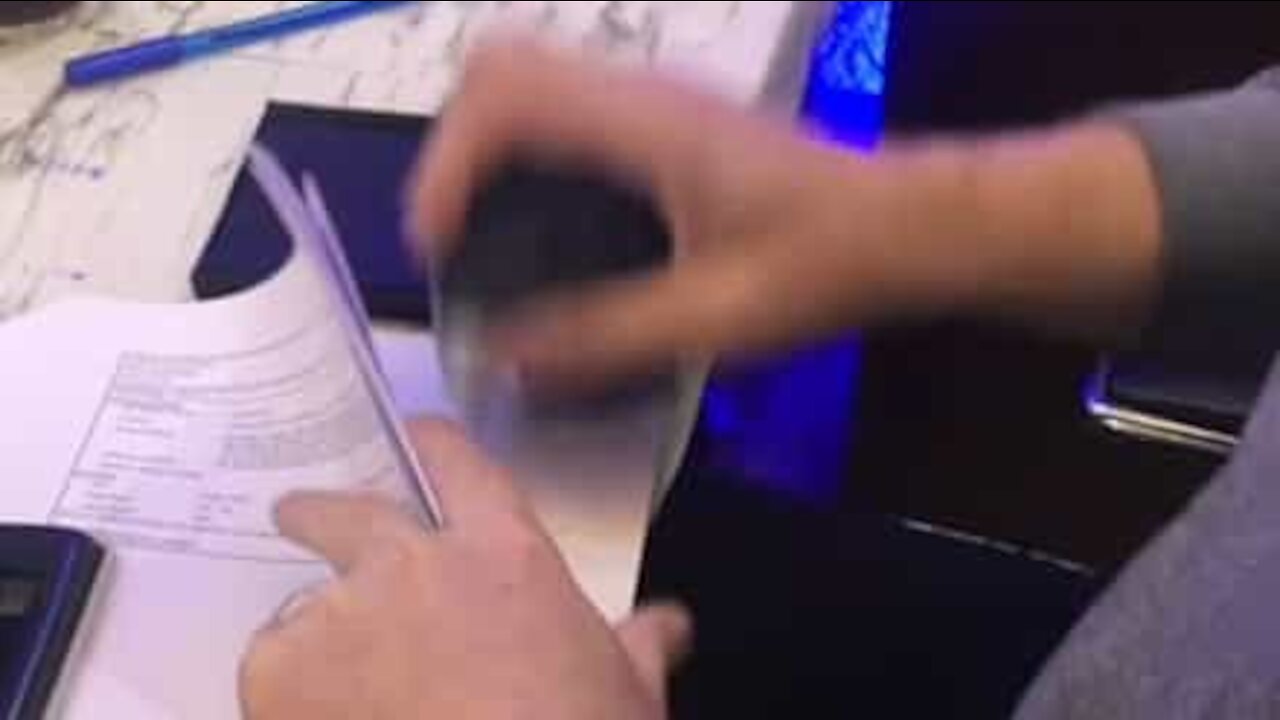 Man stamps documents at dizzying speed!