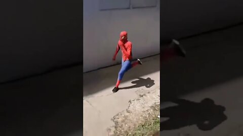 HOMEM-ARANHA SUPER NINJA DE CABEÇA PARA BAIXO NA CARRETA DA ALEGRIA, LIKE