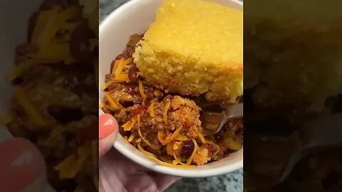 Cornbread with chili