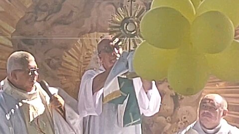 Ao eterno Pai cantemos backwards...