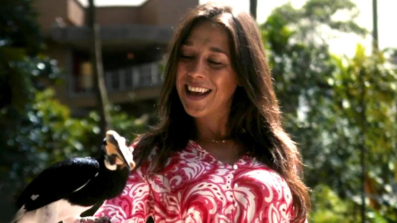 UFC's Joanna Jedrzejczyk Explores Singapore's Bird Paradise, Food Scene and More!