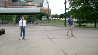 Brewers announcers discuss difficulties of calling games