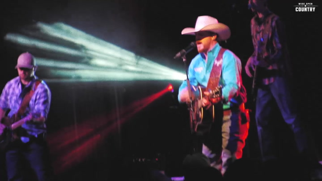 On The Bus – Cody Johnson at Floore's Country Store (April 2, 2016 in Helotes, TX)