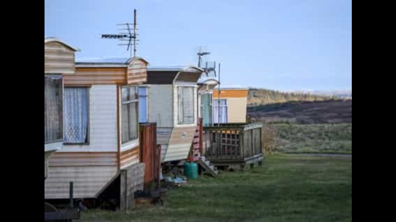 Casal transforma caravana estática numa incrível casa de férias