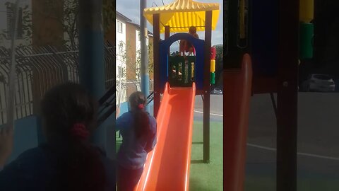 descendo da gangorra