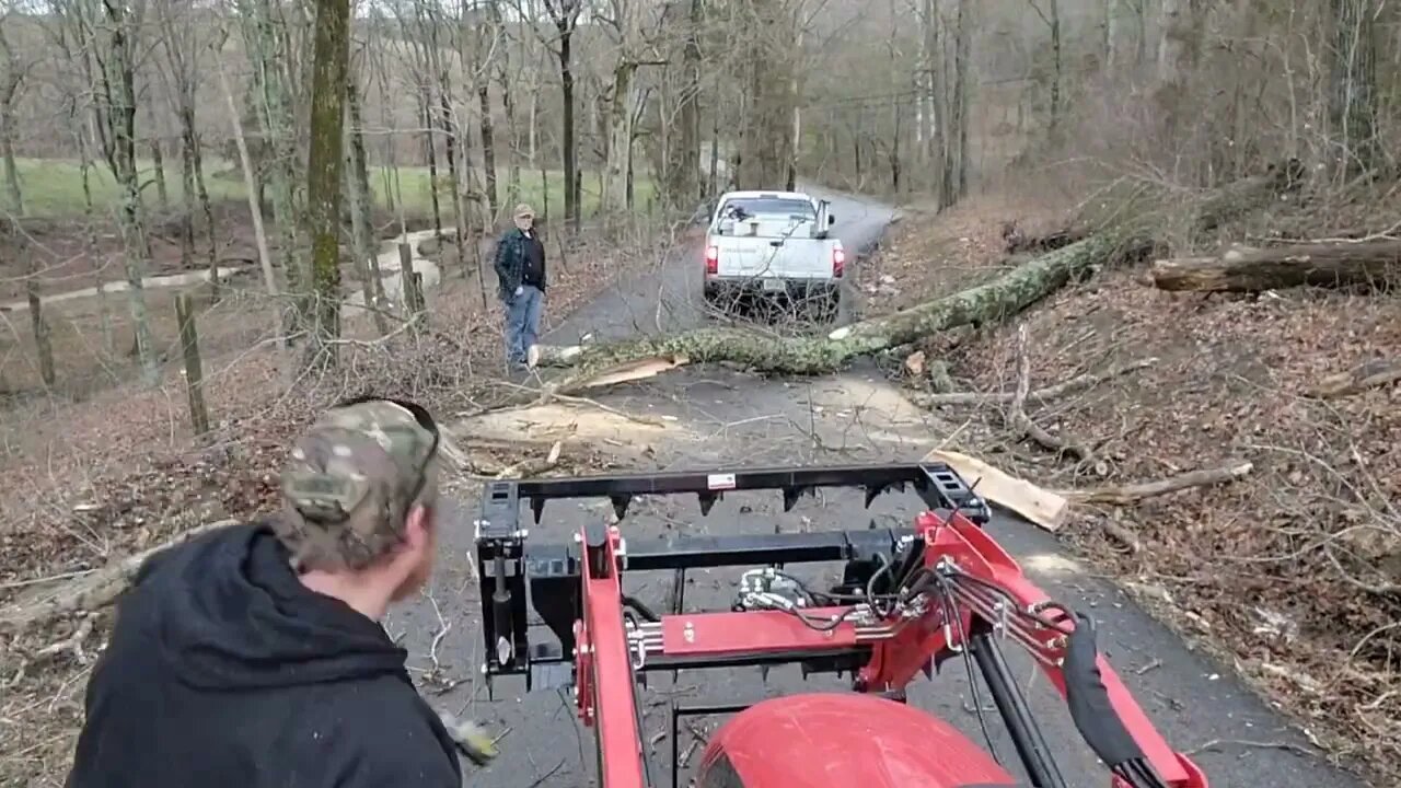 Using the Rk25 with grapple and my dewalt 20v chainsaw for some quick storm clean up