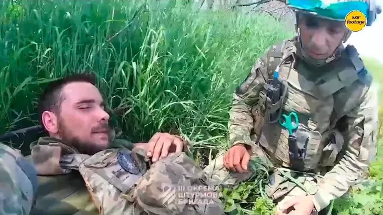 we will not leave our brother Ukraine troops rescue their soldier during bombing