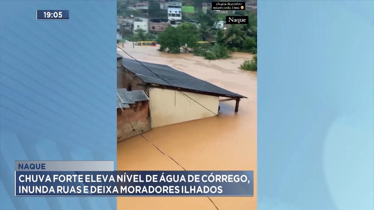 Naque: chuva forte eleva nível de água de córrego, inunda ruas e deixa moradores ilhados.