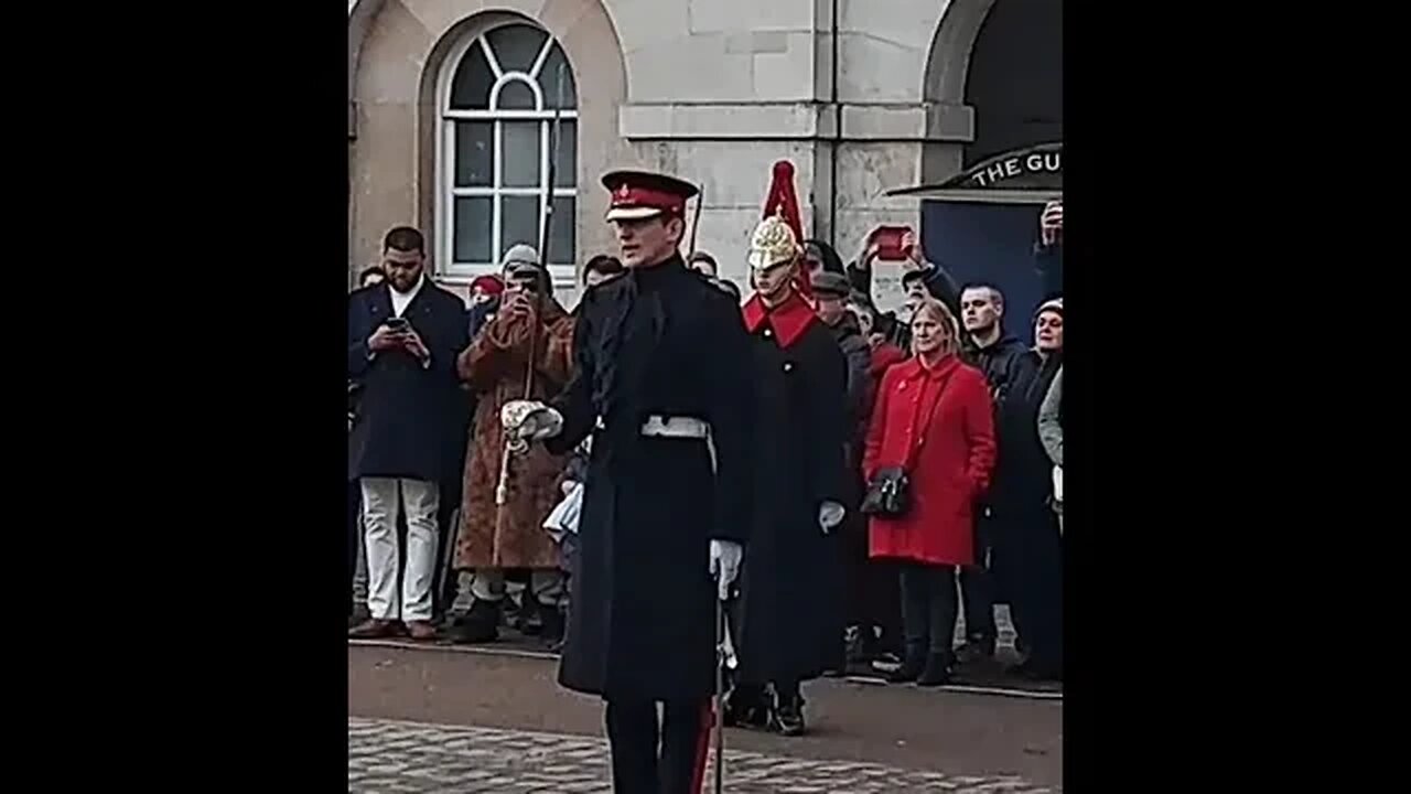 Guards in file left turn #thekingsguard