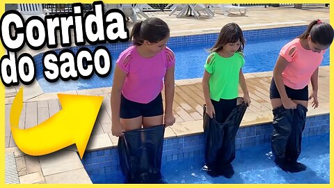 CORRIDA DO SACO NA PISCINA! 3 irmãs demais