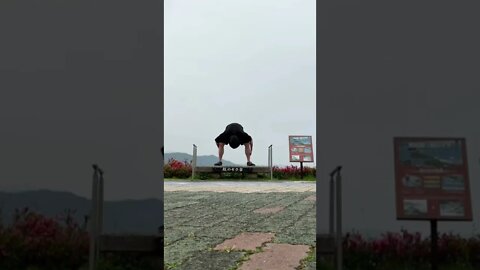 Did you know that Amanohashidate looks like a dragon flying up in the heavens when seen upside down?