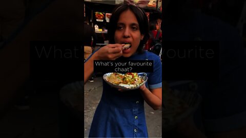 Food blogger tastes tikki rasgulla chaatt