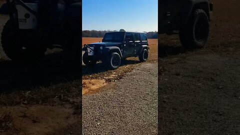 Farm Jeep. Animal chores on the homestead.🤠😃🐔🐑🚜#animals #farm #shorts #sheep #jeep #homesteading