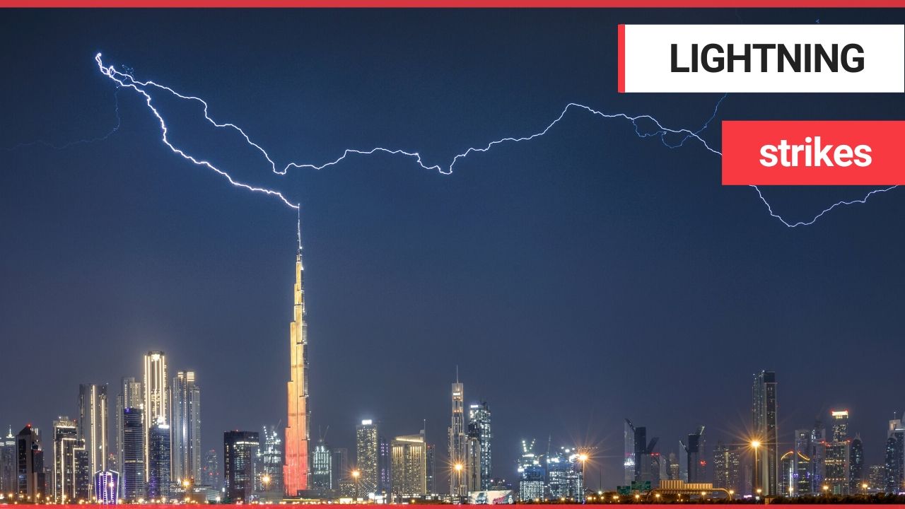 Moment the Burj Khalifa is struck by a huge lightning bolt