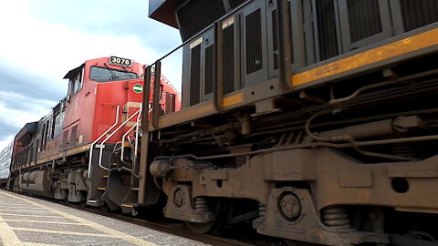 CN 2902 & CN 3076 Locomotives Westbound Manifest Train In Sarnia