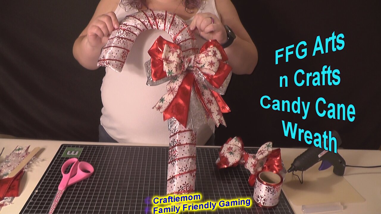 FFG Arts n Crafts Candy Cane Wreath