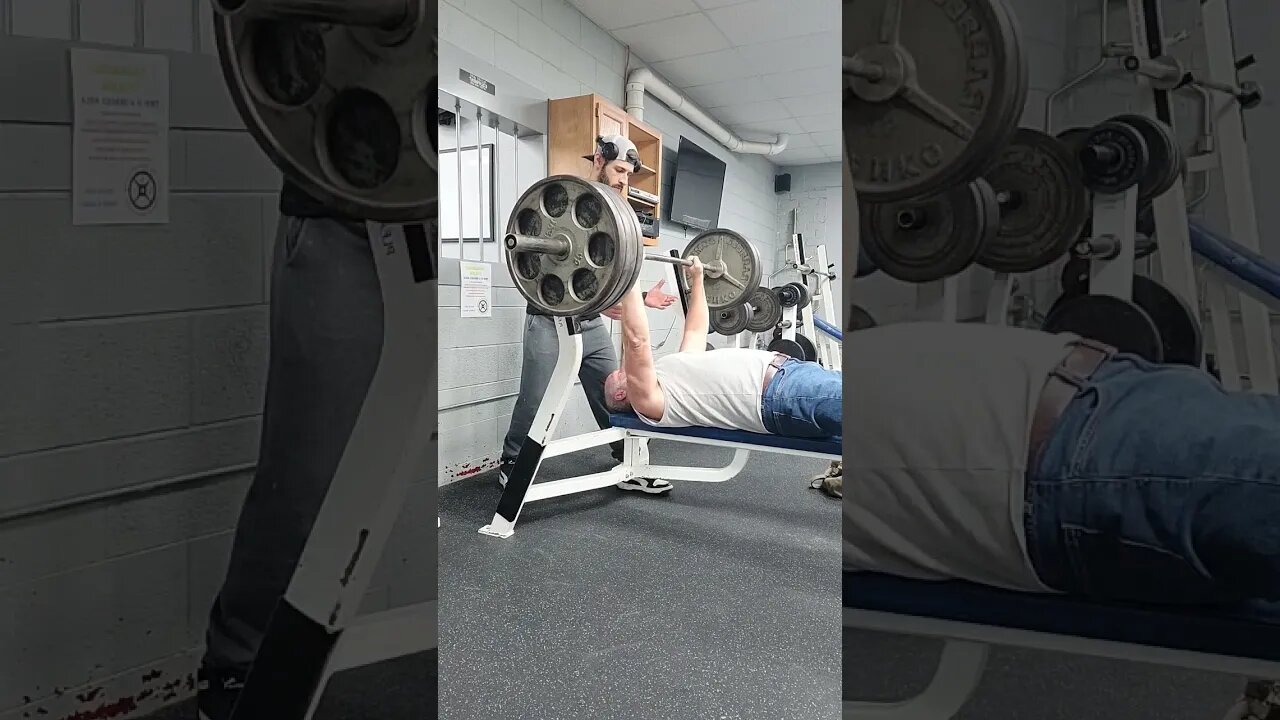 405lbs Raw bench, 61 years old 😳, Crazy 🤪 old man