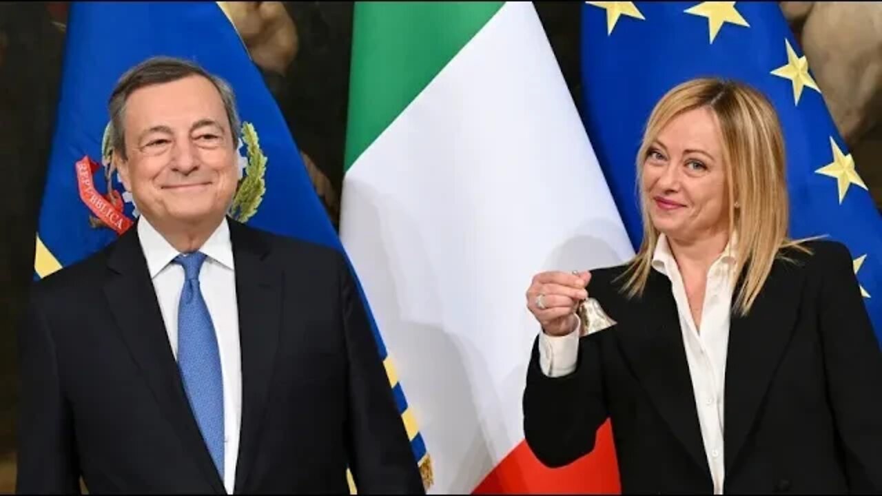 NON CAMBIERÀ NULLA E GLI ITALIONI SE LA PRENDERENNO TUTTI IN QUEL POSTO....