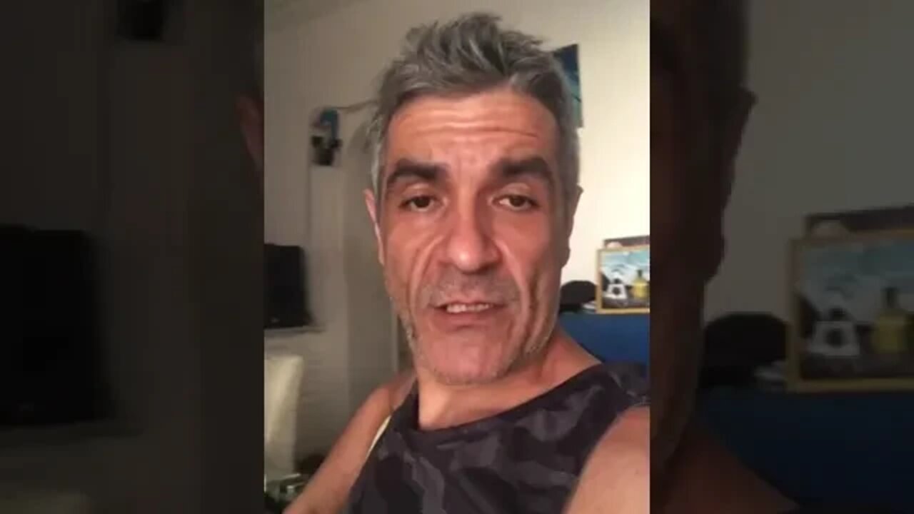 Moreno, alto, bonito e sensual …