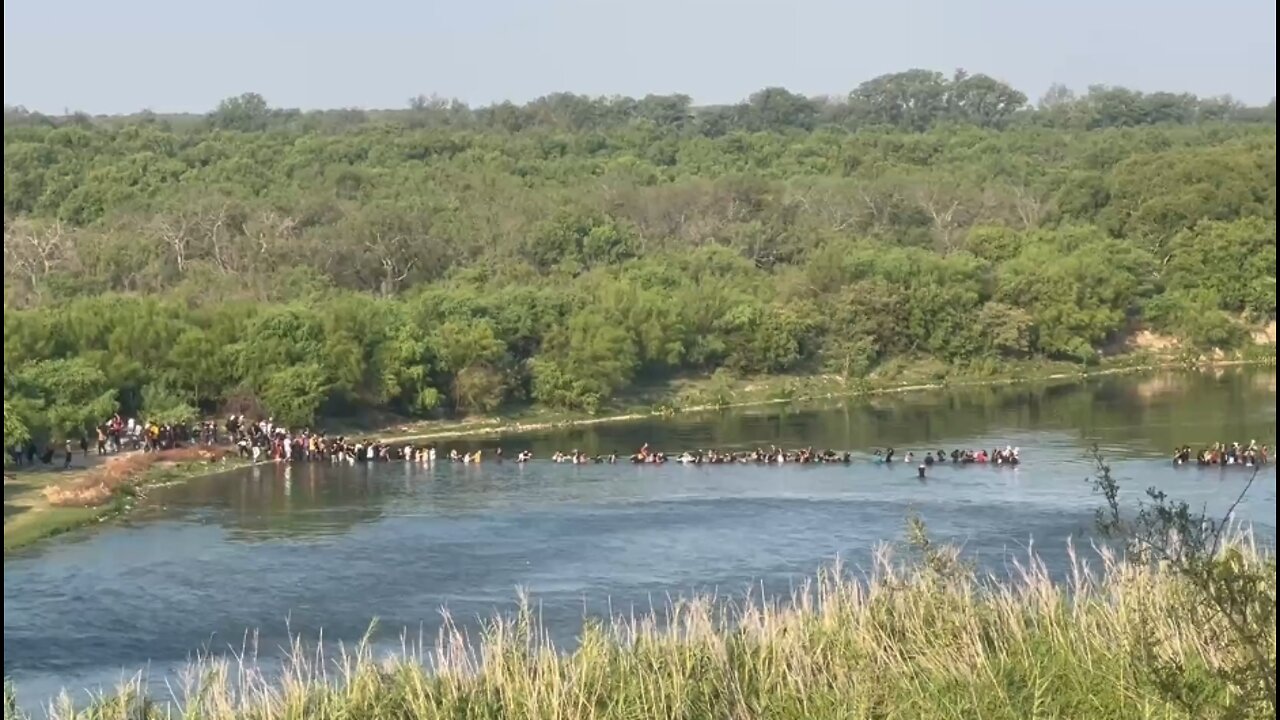 Huge Group Of Illegals Cross Into Eagle Pass, TX
