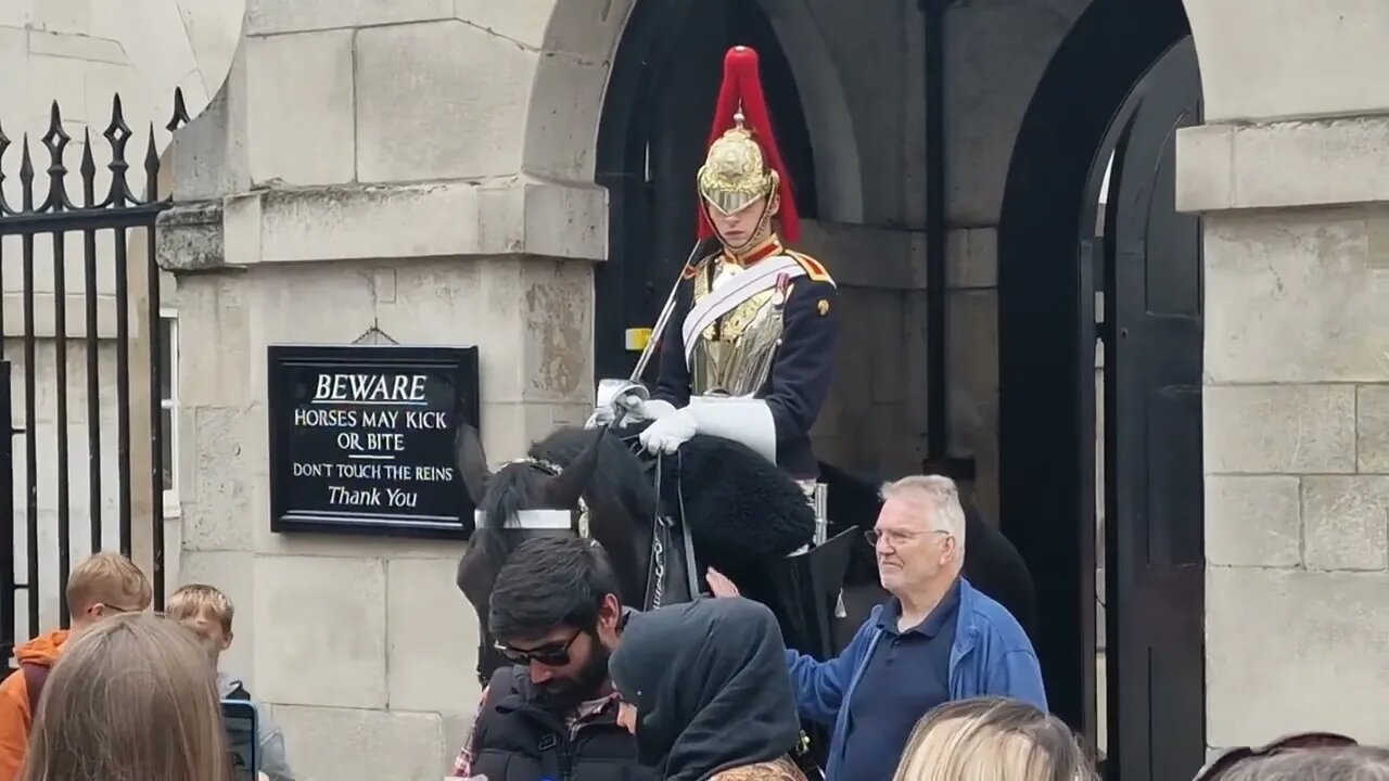 Get off #thekingsguard