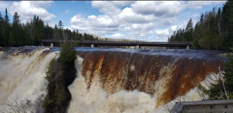 It is roaring like a creature - Kakabeka Falls Provincial Park