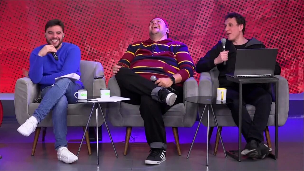 RESENHA ZU E ZUZU: É MORGADEX OU FLÁVIO DINO FLAGRADO NO TRIO DA PARADA LGBTQIA+?