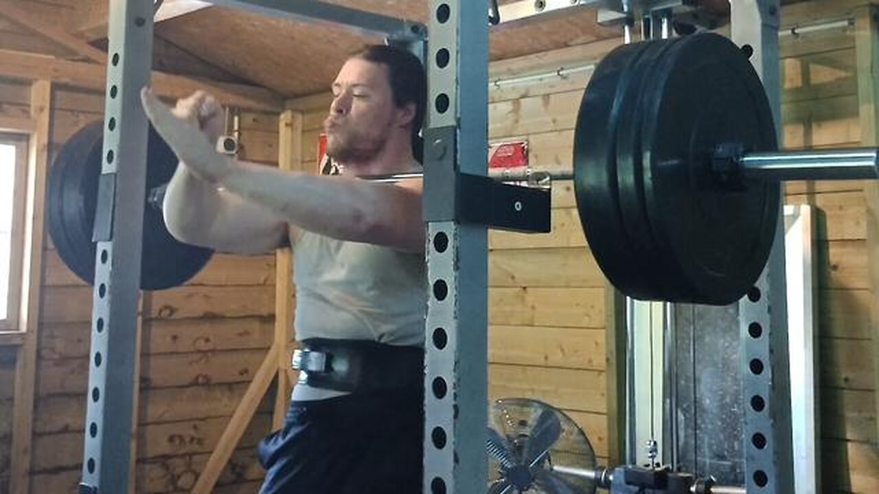 Groovin' n' Squattin.' 3x6 90 Kgs Front Squat Back-offs. Last set.