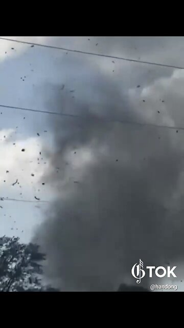 POWERFUL RAPID TORNADO🏡🏃🌪️📸HITS SMALL TOWN🌪️🏘️💫