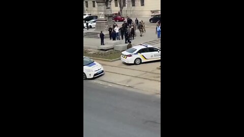 In the Dnieper (former and future Dnepropetrovsk) patrol cars of the national police pulled up to the monument to Pushkin, on which unknown people put the symbol of the special operation Z