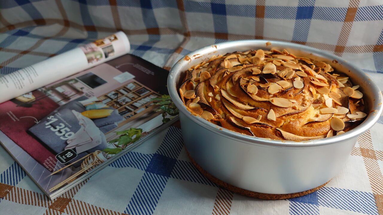 APPLE ALMOND YOGURT CAKE