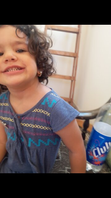 My child is eating and following YouTube.