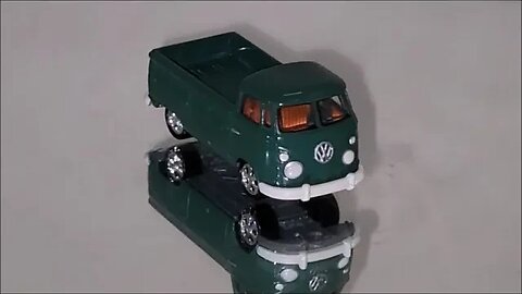 Premium Diecast Cars 1:64 VW Type 2: 1966 Pick-up & 1971 Double Cab Pick-up