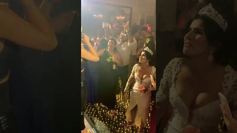 NOIVA DA COSTA RICA 🇨🇷 CHORANDO DE EMOÇÃO #shorts #festadecasamento #bastidores #noiva #show