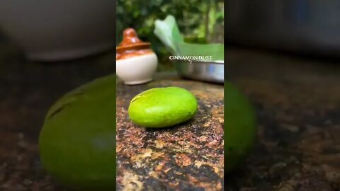 kacha aam ka ghomolo