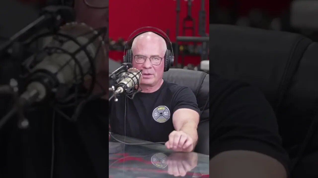 How This Lifter Squatted 900lbs. with a BAD KNEE 🦵 #shorts