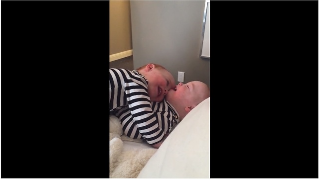 Precious Twin Girls Have An Awesome Giggle Fit