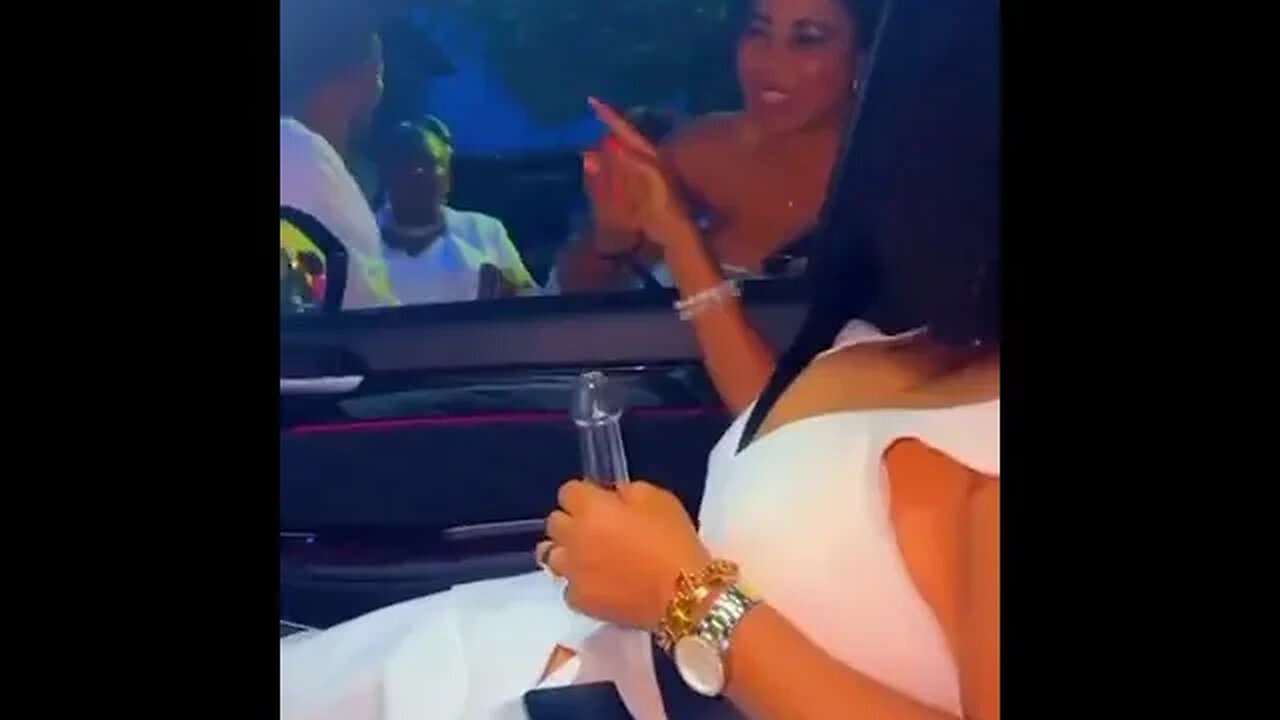 Flore de Lille Veuve Joyeuse En Allemagne FLIRT avec Ses Fans š¤£retomber en enfance event culturels