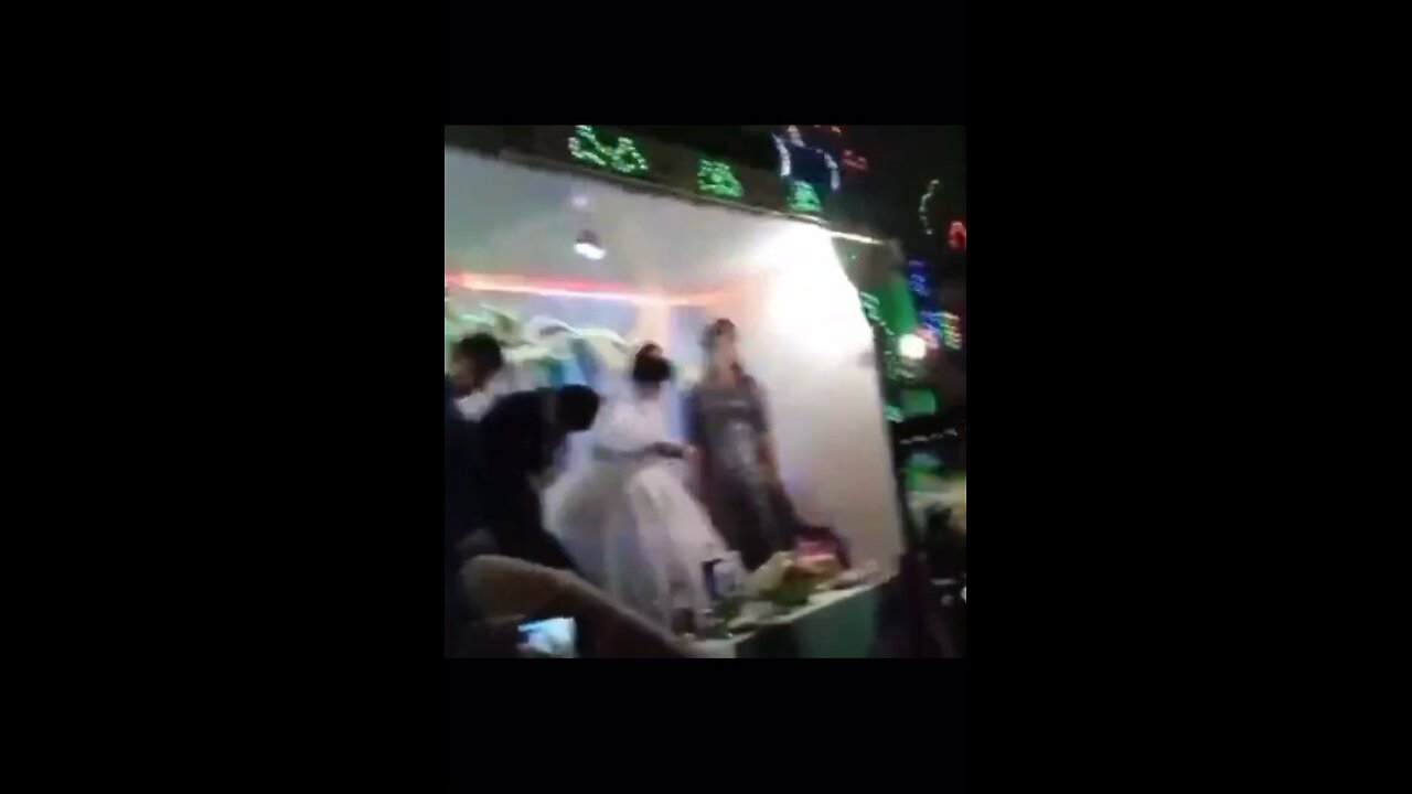 Man slaps wife at their wedding