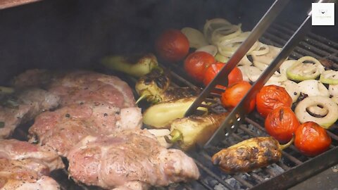 Delicious meat and vegetables are being fried