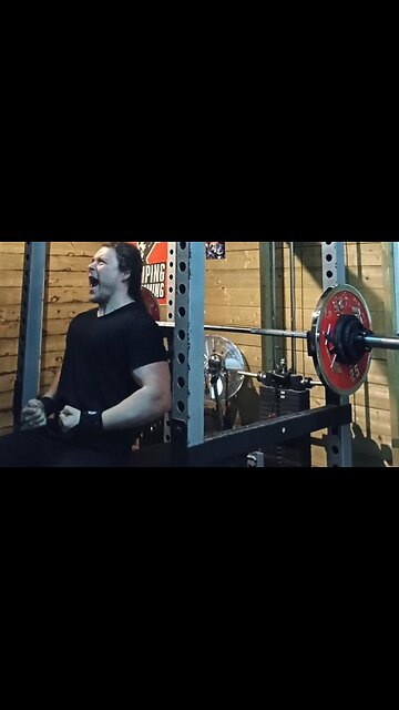 3x10 77.5 Kgs Paused Close-Grip Bench Press. Last Set