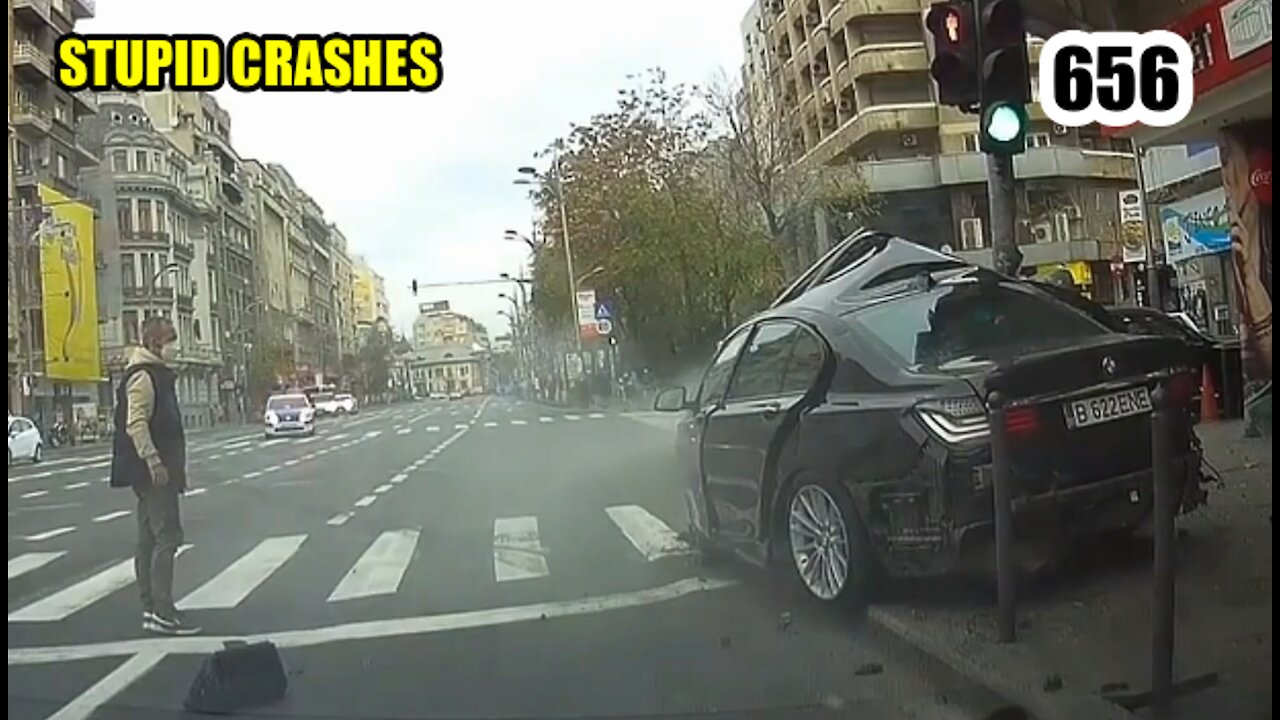 Stupid driving mistakes 656 (November 2021 English subtitles)