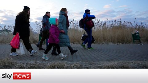 Ukraine Invasion: Queues as thousands cross into Poland for safety