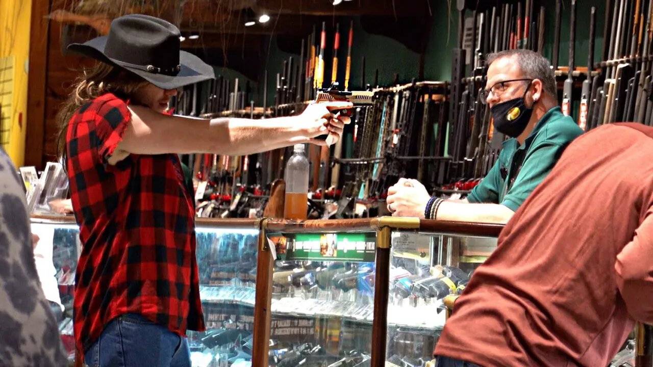 HILLBILLY GOES GUN SHOPPING!