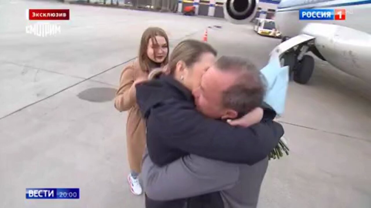 Konstantin Yaroshenko after 12 years returned to his homeland and met with his family