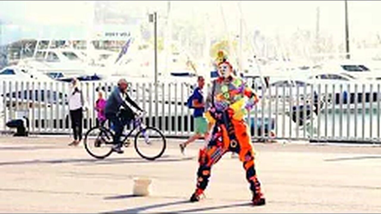 Street Performer Karcocha in Barcelona Spain! So FUNNY!!!!