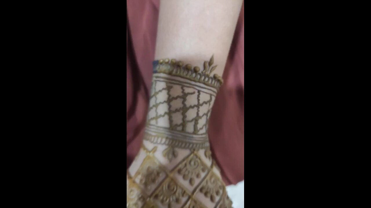 cute hand mehndi design